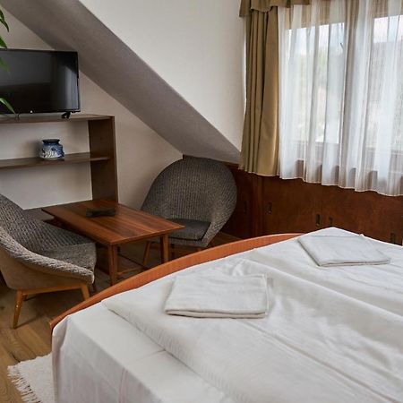 Erika Vendeghaz Hotel เซนเทนแดร ภายนอก รูปภาพ